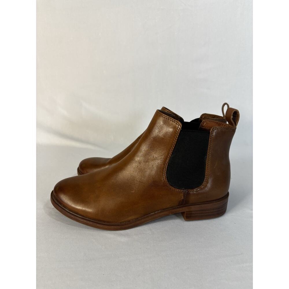 Clarks Women's Taylor Shine Chelsea Boot Tan Leather US M 8
